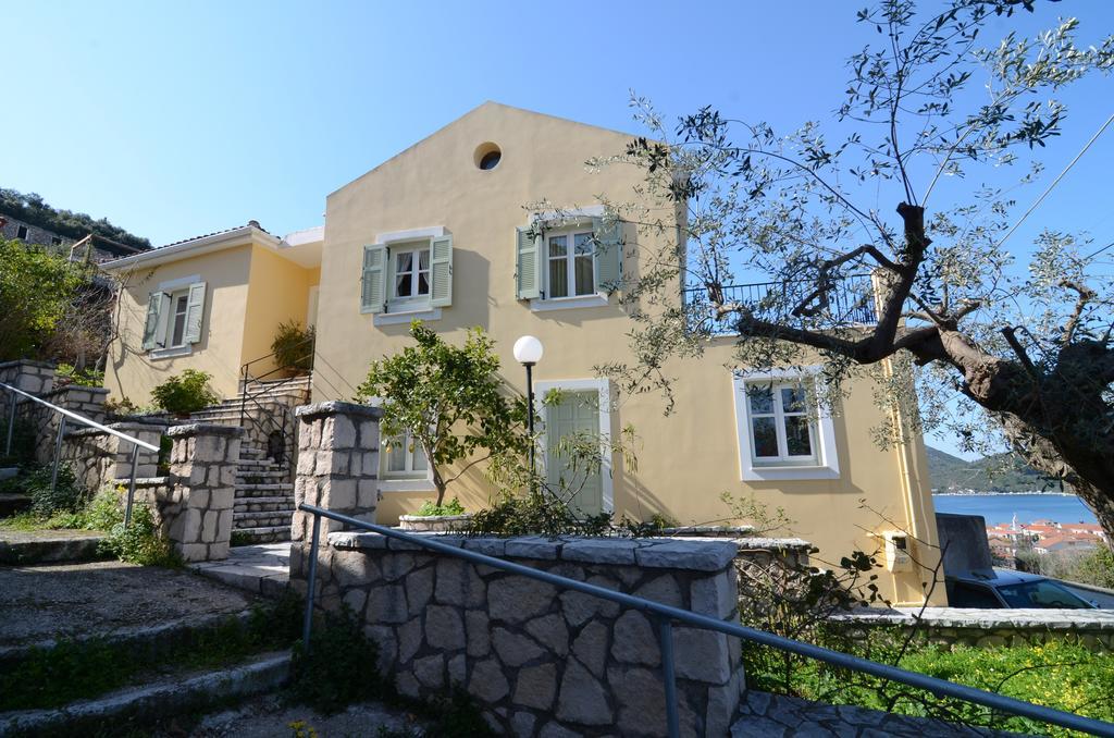 Yellow House Ithaca Вати Номер фото